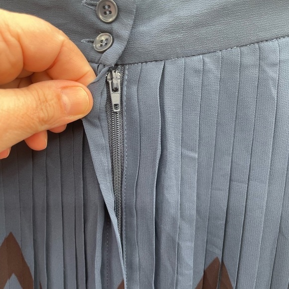 ModCloth woman pleated blue skirt black chevron stripe pinup classic midi skirt - Picture 7 of 8